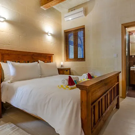 Apartment Gozo W/private Pool, Cosy Terrace, Bbq & Ac